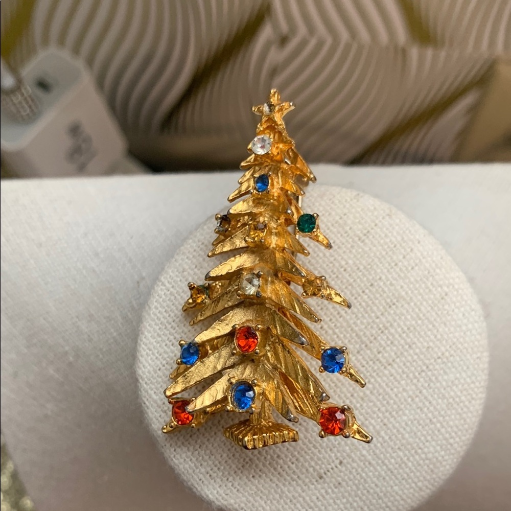 Vintage ART Gold Christmas Tree Brooch with Colorful Gems